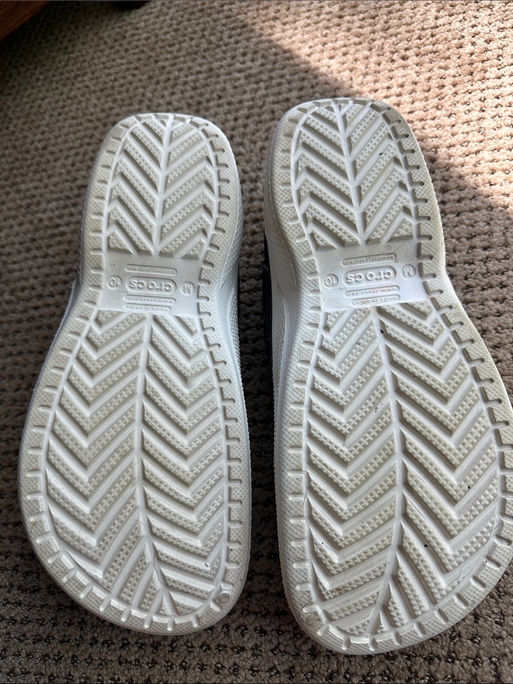 Men’s Islander Crocs size 10 - Picture 5 of 9